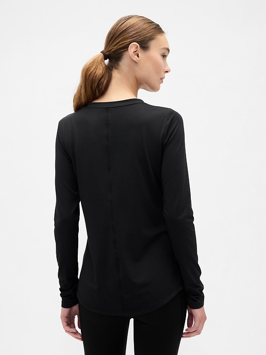 Image number 2 showing, GapFit Brushed Jersey Curved-Hem T-Shirt