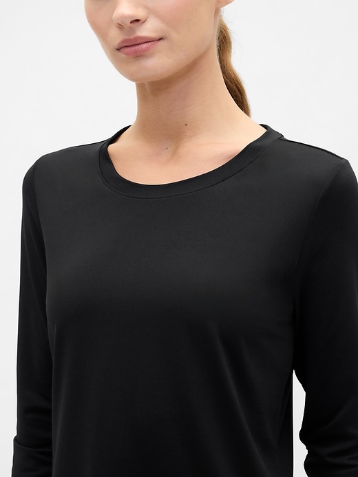Image number 4 showing, GapFit Brushed Jersey Curved-Hem T-Shirt