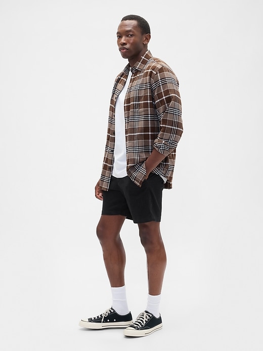 Image number 4 showing, 7" Essential Khaki Shorts