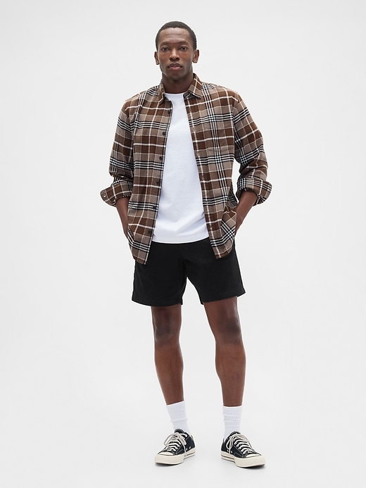 Image number 1 showing, 7" Essential Khaki Shorts