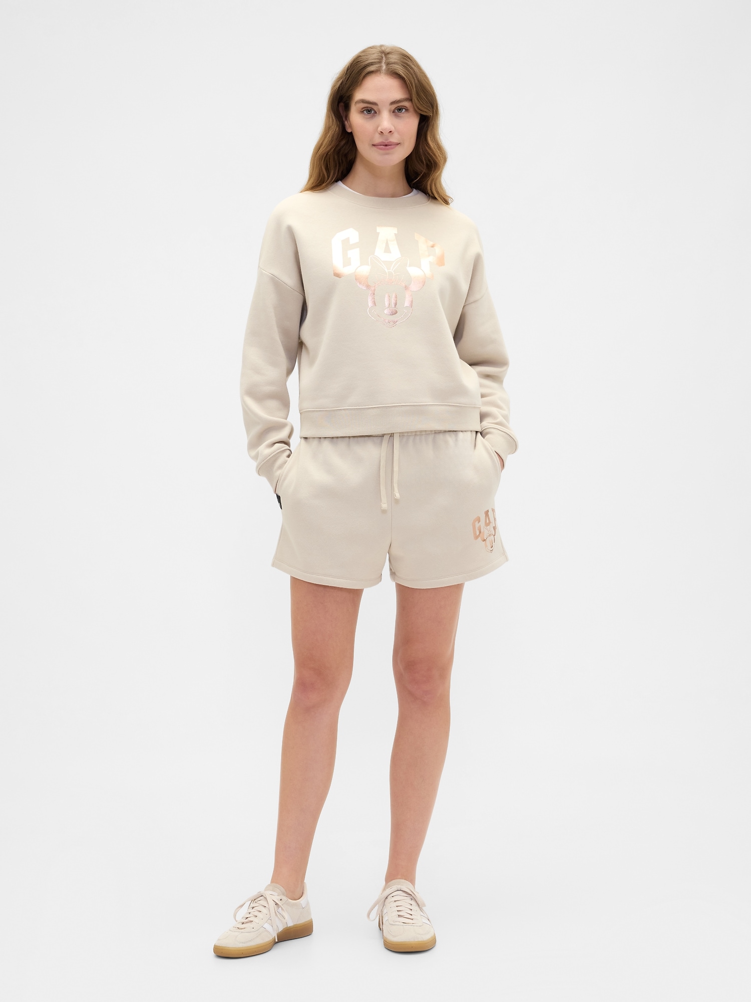 Gap × Disney Minnie Mouse Logo Shorts - Disney Family Bedrock Beige