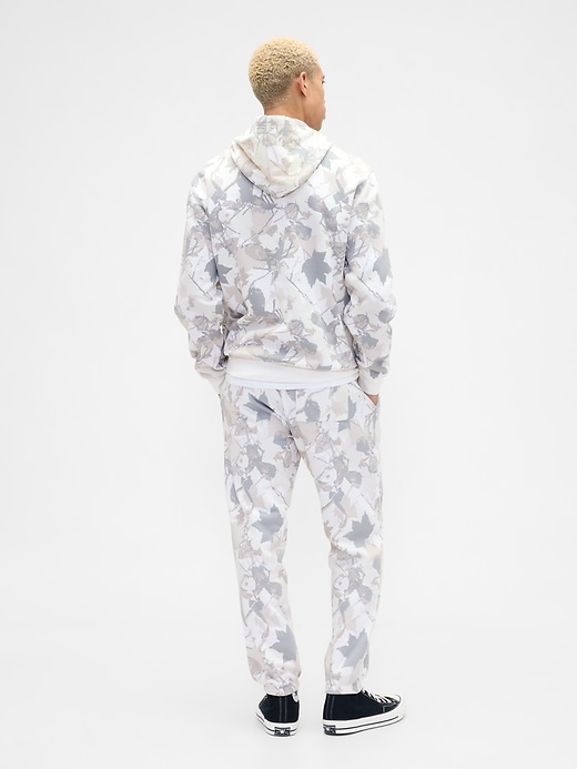 Image number 2 showing, Relaxed Gap Logo Camo Joggers