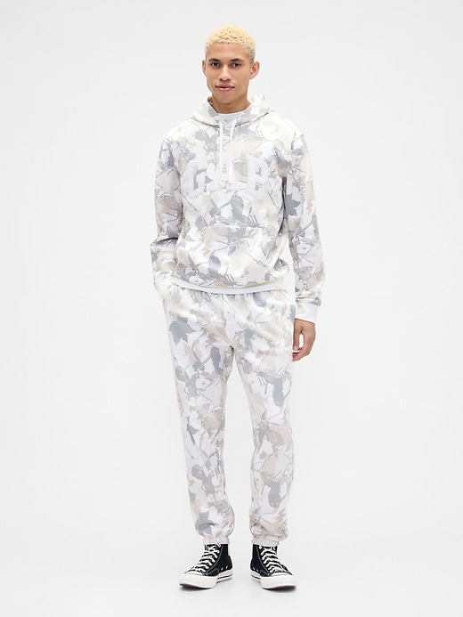 Image number 1 showing, Relaxed Gap Logo Camo Joggers