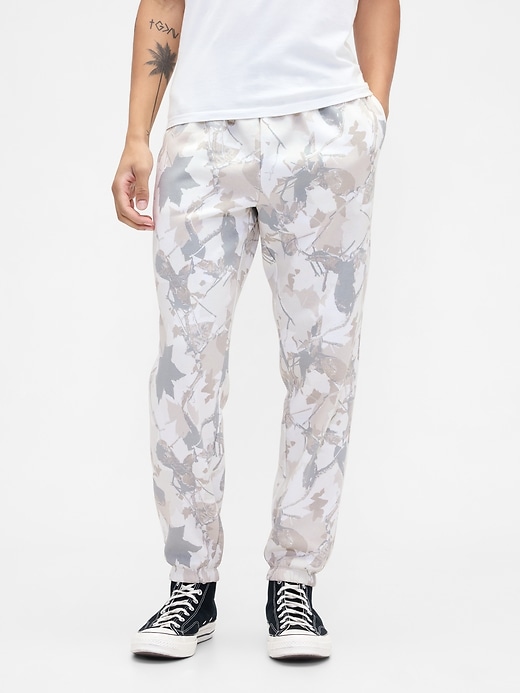 Image number 3 showing, Relaxed Gap Logo Camo Joggers