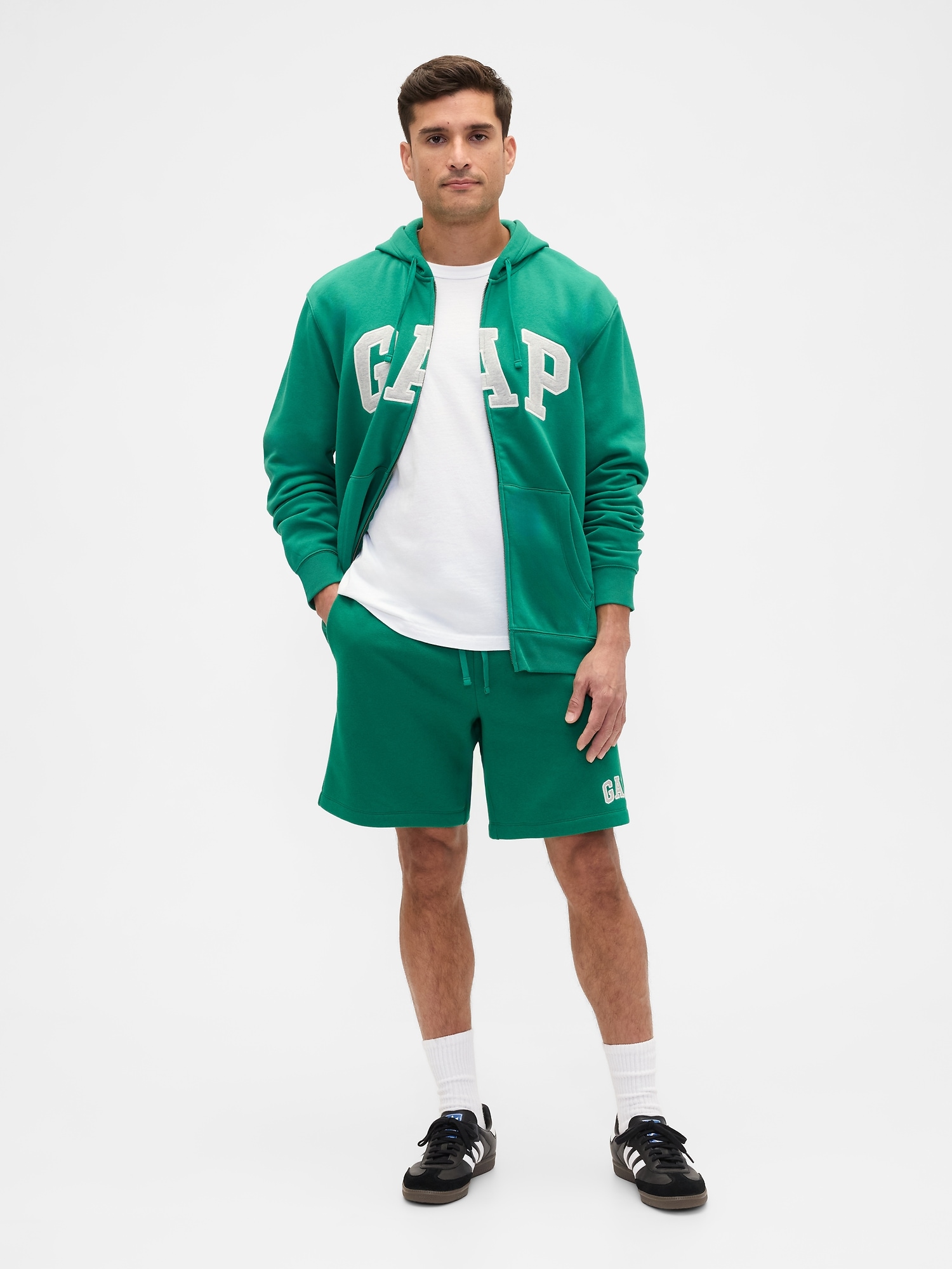 Gap Logo Shorts - Holiday Green