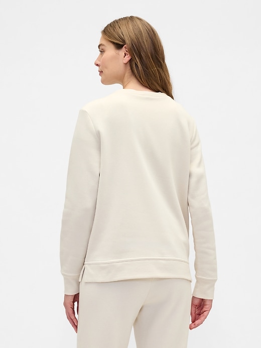 Image number 2 showing, Relaxed Gap Logo Sweatshirt