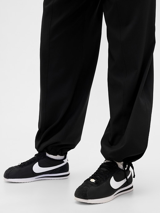 Image number 4 showing, GapFit High Rise Loose Runaround Pants