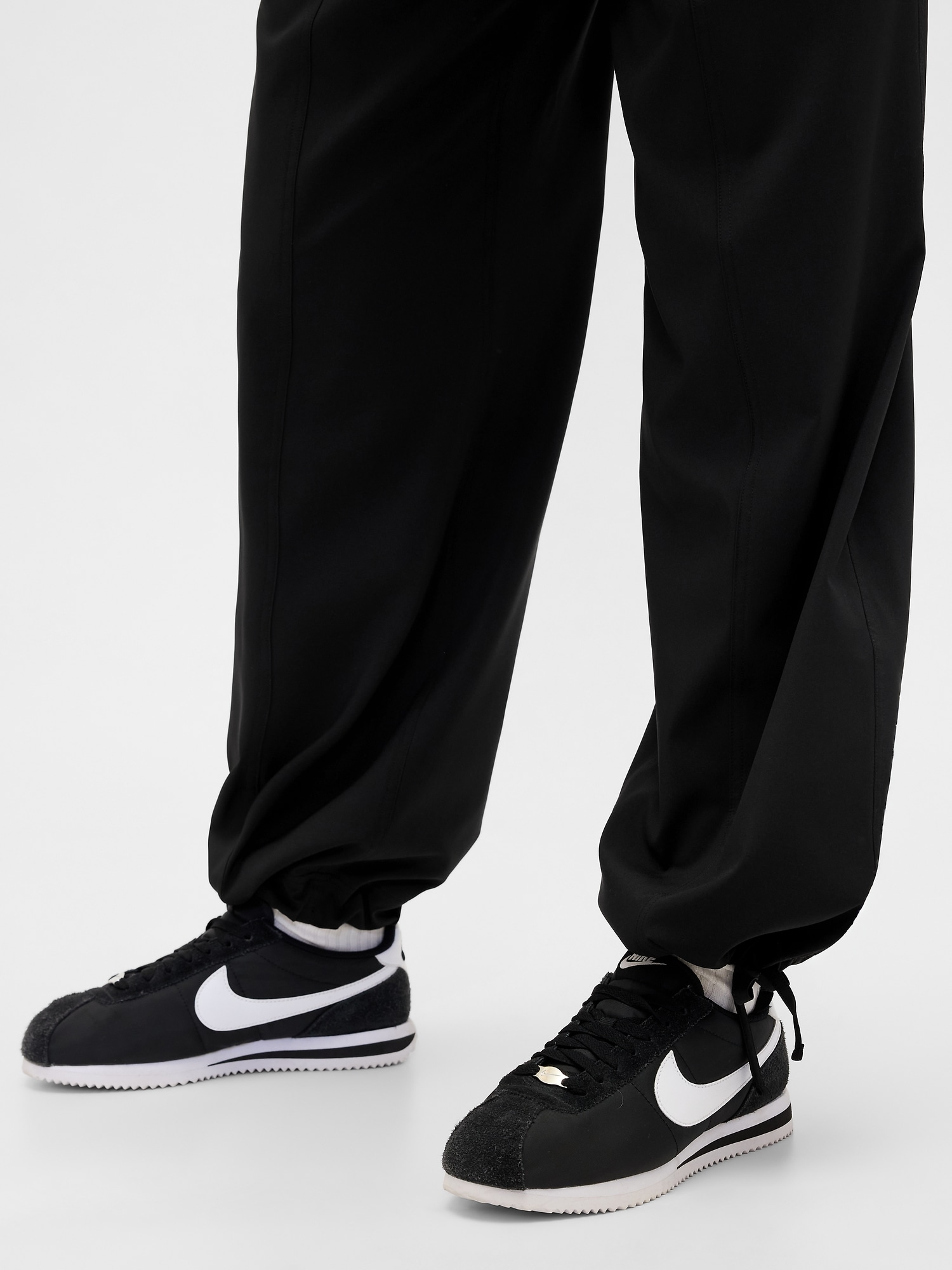 Gap Factory Gapfit High Rise Loose Runaround Pants In Black