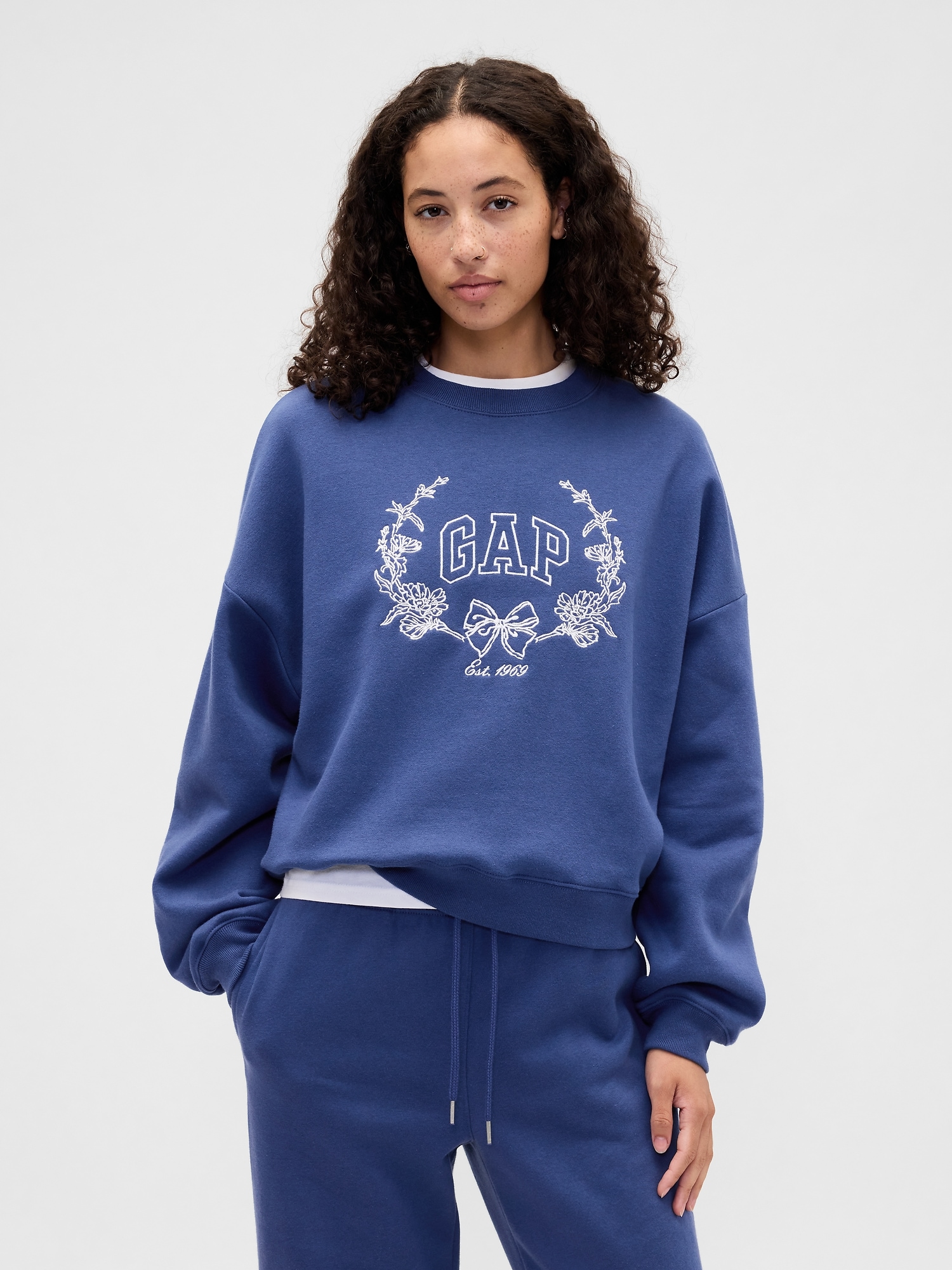 Oversized Wedge Gap Logo Sweatshirt