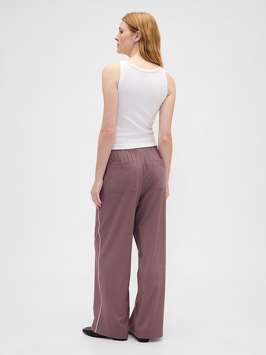 Image number 2 showing, GapFit High Rise Loose Runaround Pants