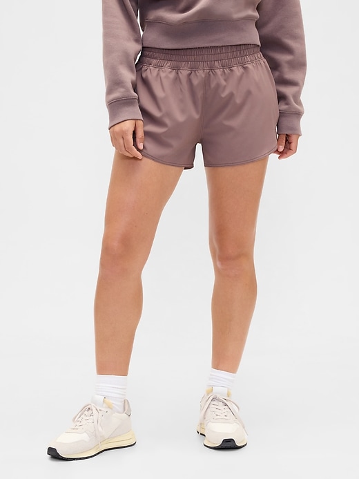 Image number 3 showing, GapFit 3" Mid Rise Runaround Shorts