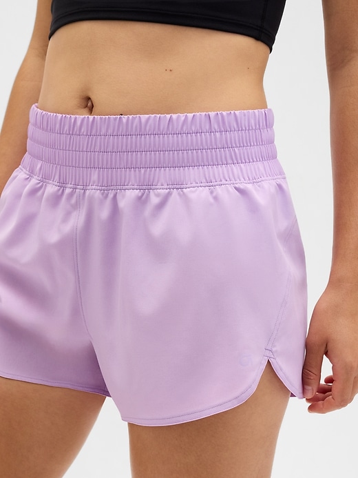Image number 4 showing, GapFit 3" Mid Rise Runaround Shorts