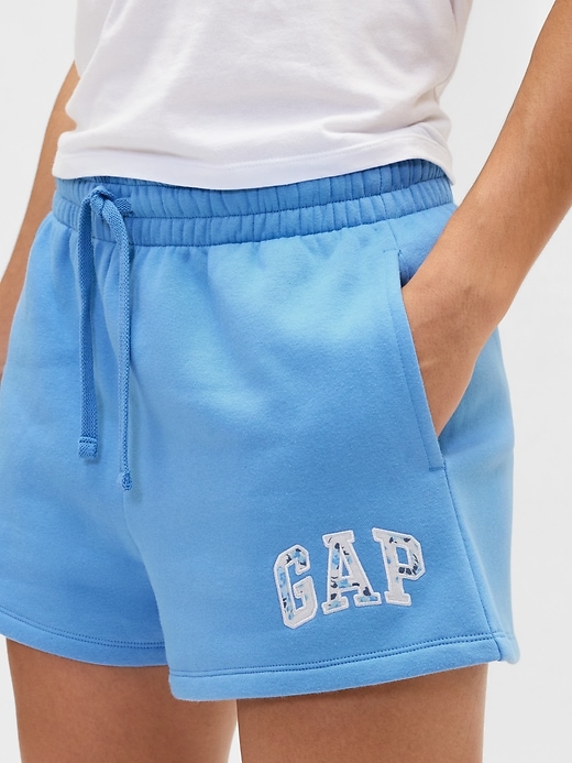 Image number 4 showing, Gap Logo Shorts
