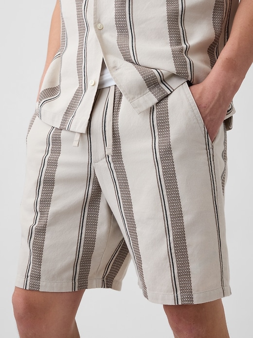 Image number 5 showing, 7" Easy Textured Stripe Shorts
