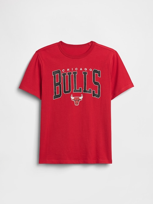 Image number 1 showing, GapKids NBA Chicago Bulls Graphic T-Shirt