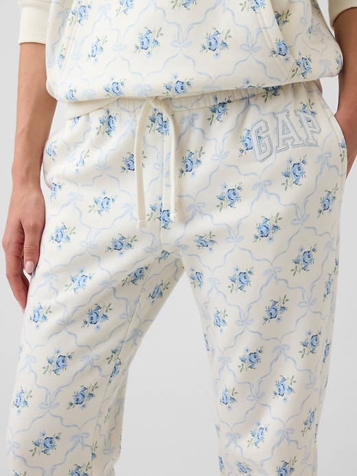 Image number 4 showing, Gap Logo Straight Sweatpants