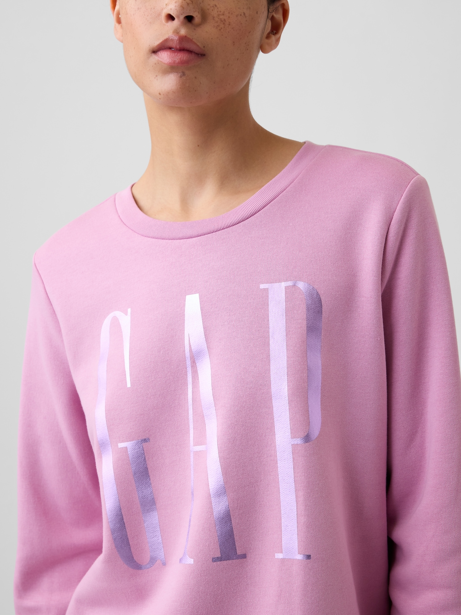 Image number 4 showing, Relaxed Gap Logo Sweatshirt