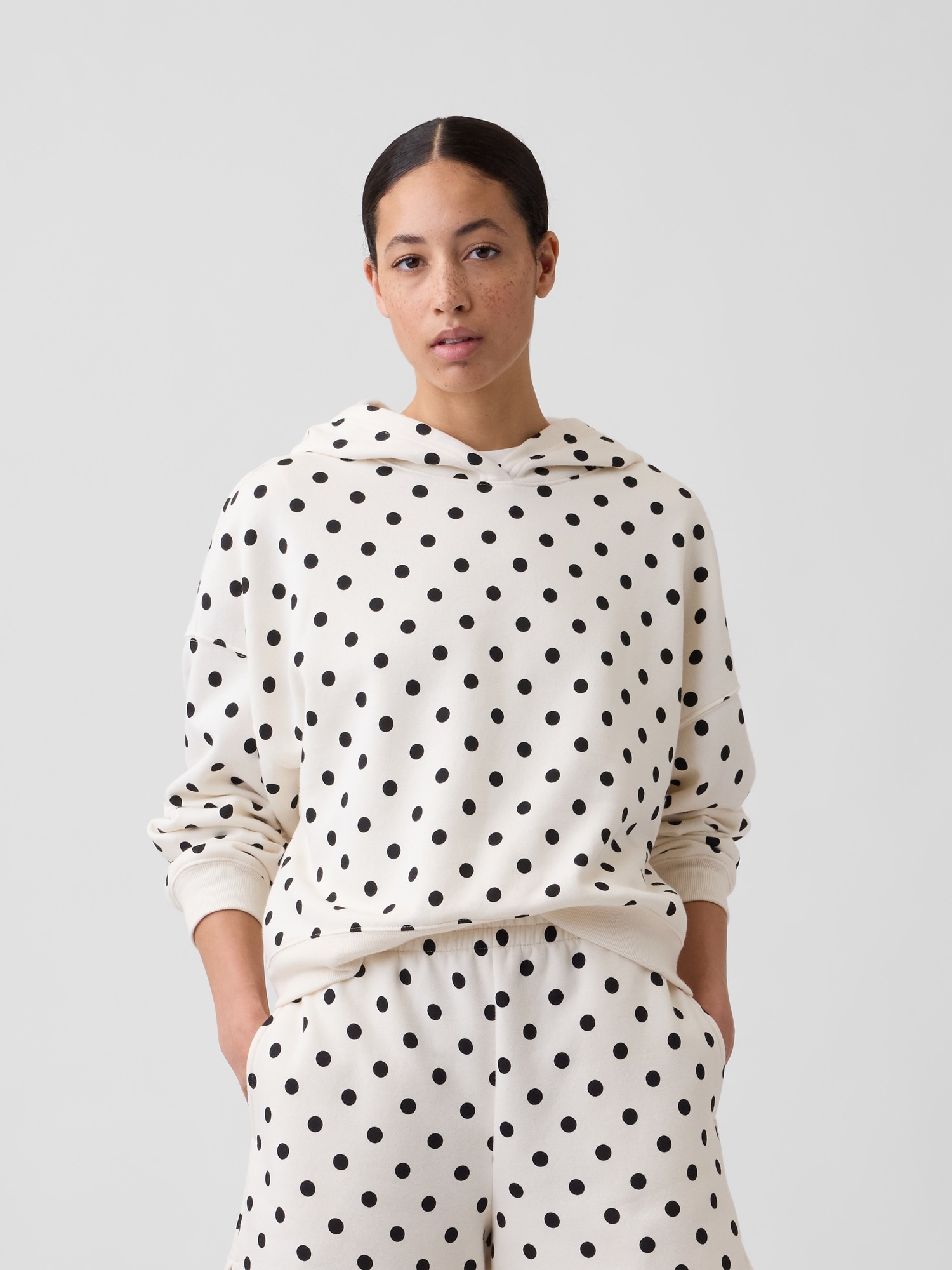 Relaxed Gap Mini-Logo Cropped Hoodie