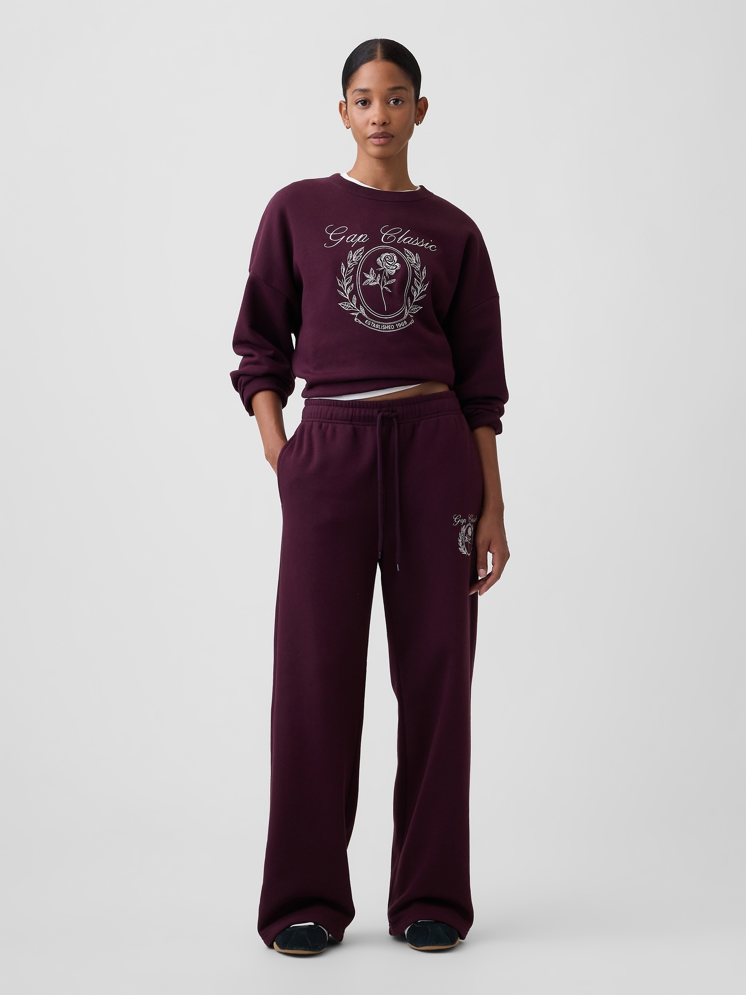 Relaxed Gap Graphic Straight-Leg Sweatpants