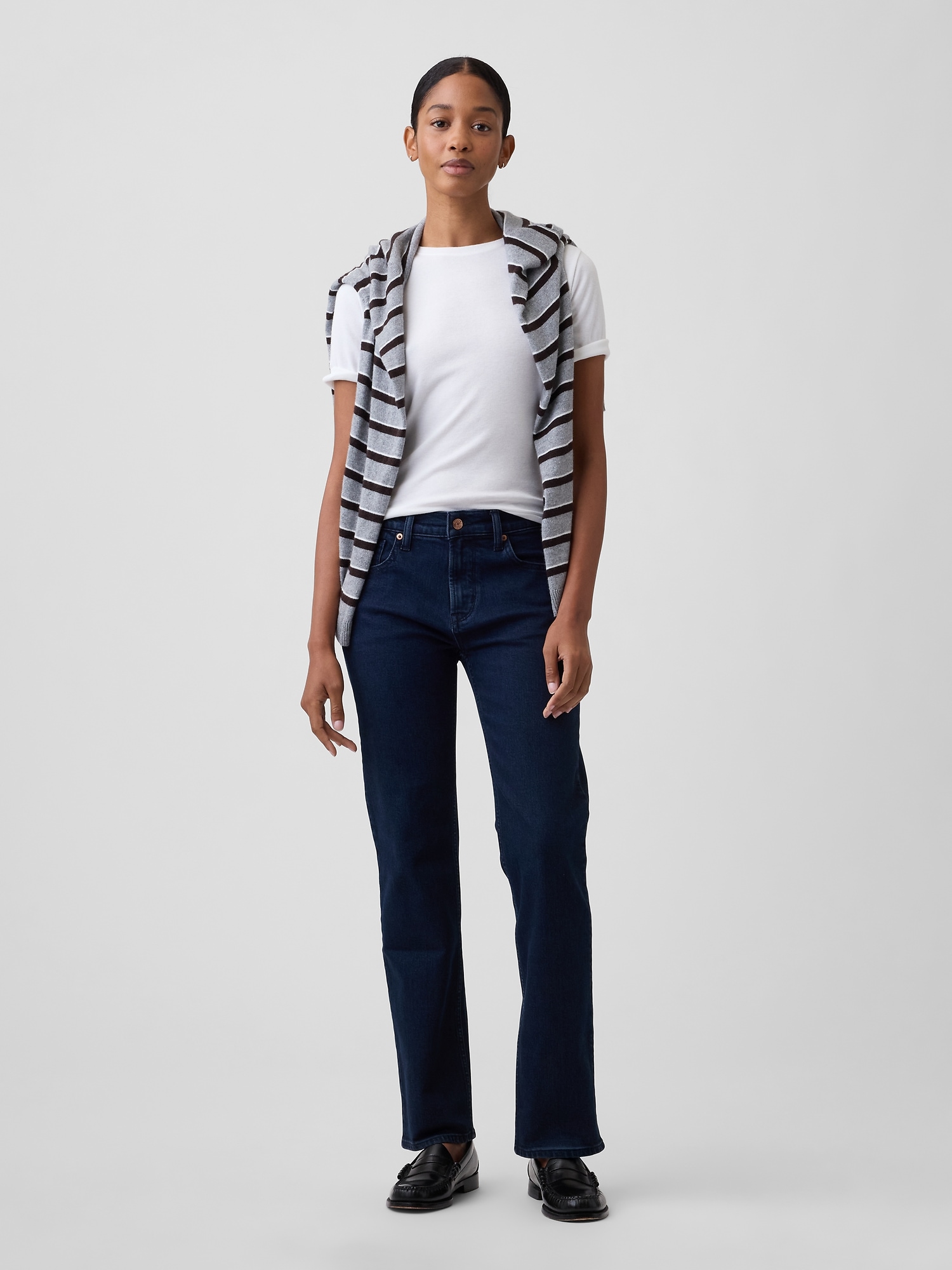Mid Rise '90s Slim Straight Jeans