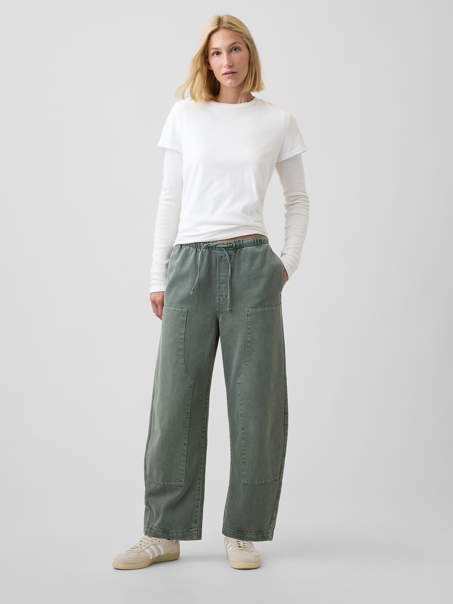 Mid Rise Pull-On Barrel Jeans
